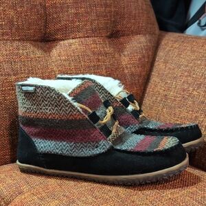 Minnetonka Torrey Laceup Bootie Slippers - 10M